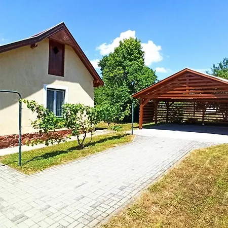 Nyaralo Holiday home *