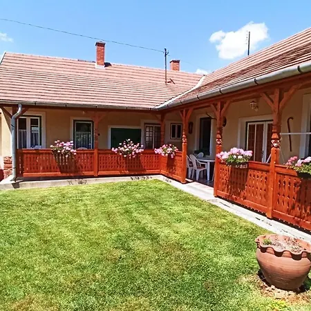 Nyaralo Holiday home